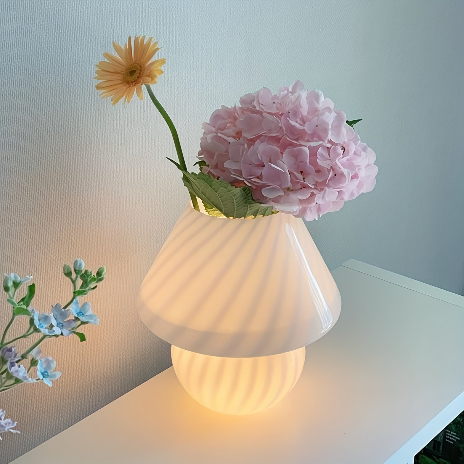 Artistic Glass Mushroom Table Lamp with USB Power & Stepless Dimming | Retro Bedside Light for Cozy Ambiance 7